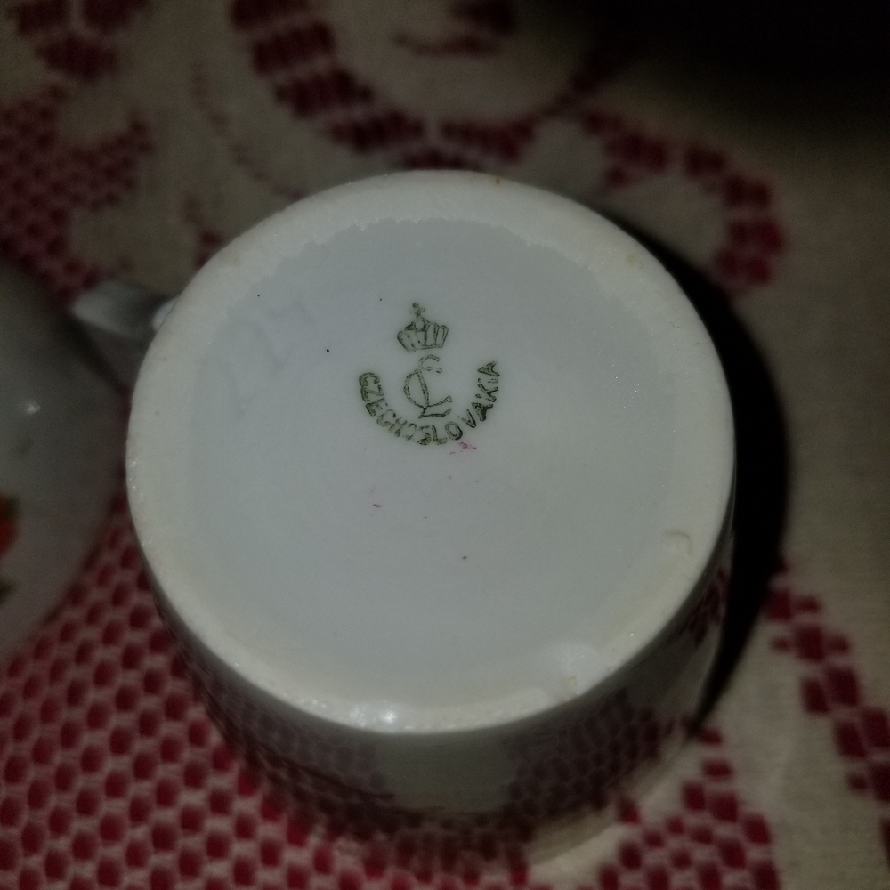 Vintage Czechoslovakian mini tea cups - Picture 6 of 6